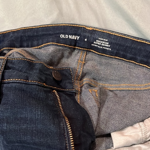 Old Navy high rise Rockstar Super Skinny size 4 - Picture 3 of 6